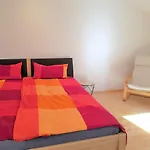 Schönes, großes, privates Doppelzimmer an der U-Bahn